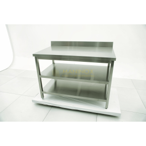 MAN04806 Tavolo in acciaio inox con alzatina e 2 ripiani sottostanti