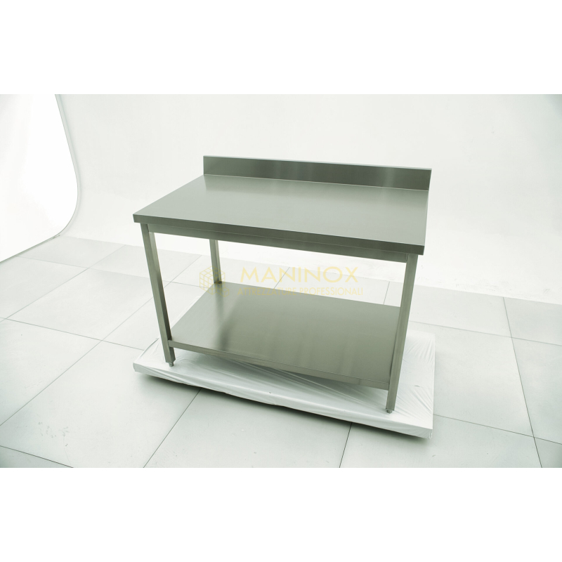 Tavolo in acciaio inox con alzatina e ripiano sottostante