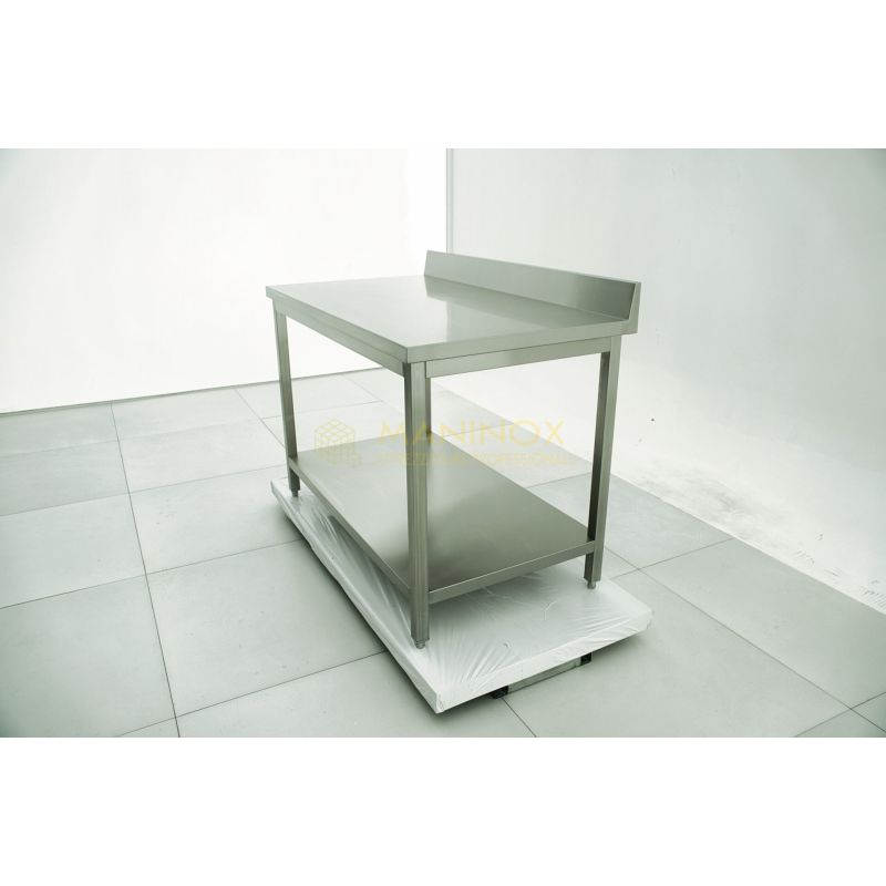 Tavolo in acciaio inox con alzatina e ripiano sottostante