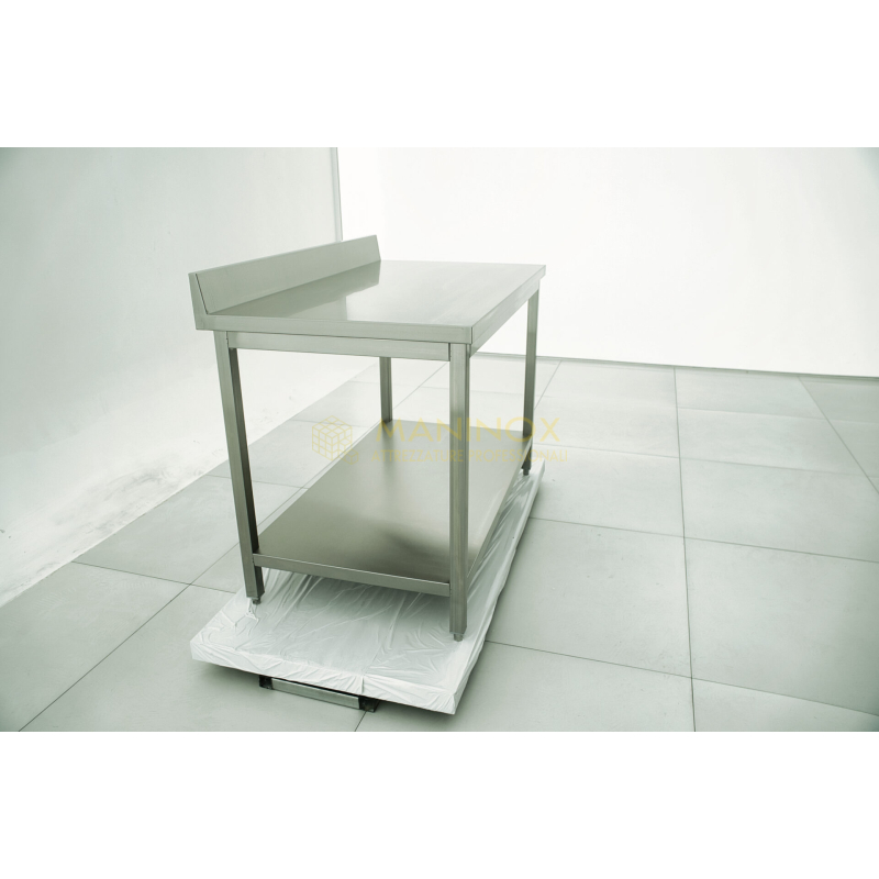 Tavolo in acciaio inox con alzatina e ripiano sottostante